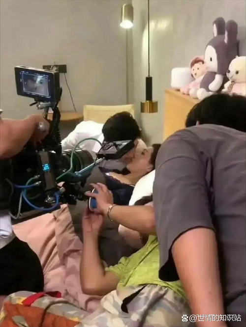 SEO标题：电影院约会翻车实录：被男朋友弄湿后的尴尬与甜蜜瞬间（含影院突发事件应对、情侣尴尬化解、约会意外处理）