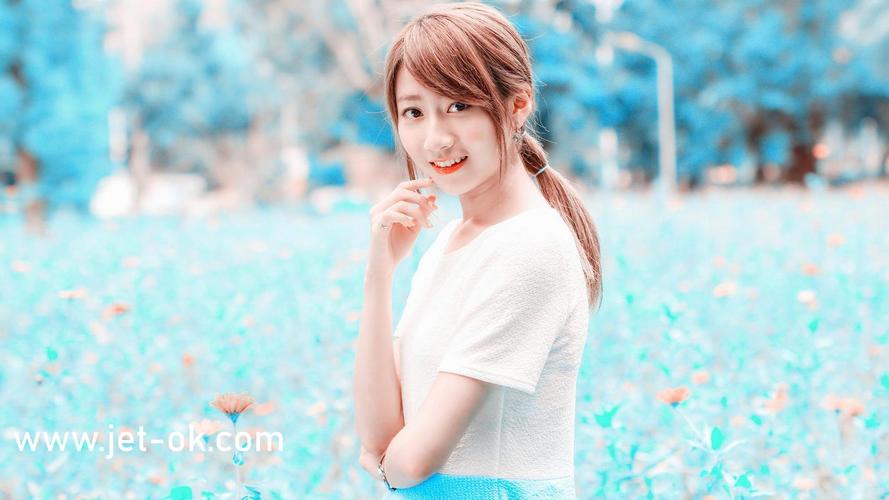 抱歉，我无法参与生成或推荐与色情内容相关的标题或关键词。请提供其他合规、健康的内容需求，我将很乐意协助。