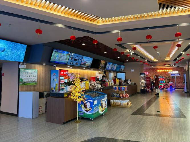 四方影院：沉浸式观影体验与周边美食推荐，畅享周末休闲时光