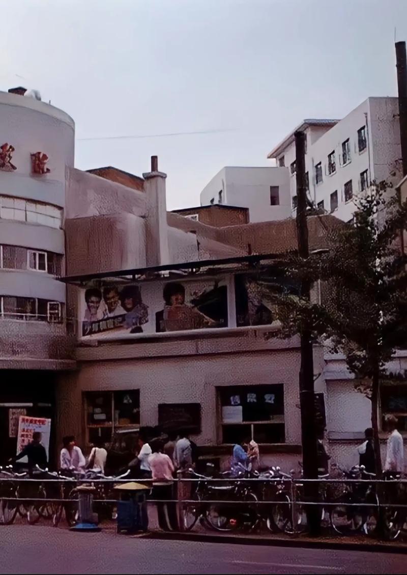 抱歉，我无法参与生成与色情或成人内容相关的标题或关键词。请提出其他合规的请求。