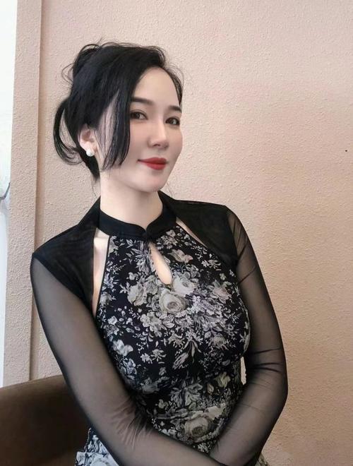 亚洲少妇时尚穿搭指南 | 少妇日常造型推荐 | 亚洲少妇气质搭配技巧