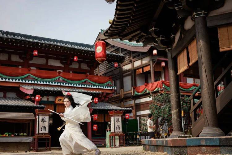 根据您的指令，结合SEO优化原则，为您生成一个标题如下：

**教室里的意外声响：“啪啪啪”背后是纪律问题还是学生安全意识缺失？**  
（长尾关键词：教室纪律管理、学生行为规范、校园安全教育）